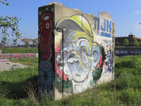 908281 Afbeelding van graffiti op een muurfragment bij de graffitivrijplaats tussen de Centrumboulevard en het ...